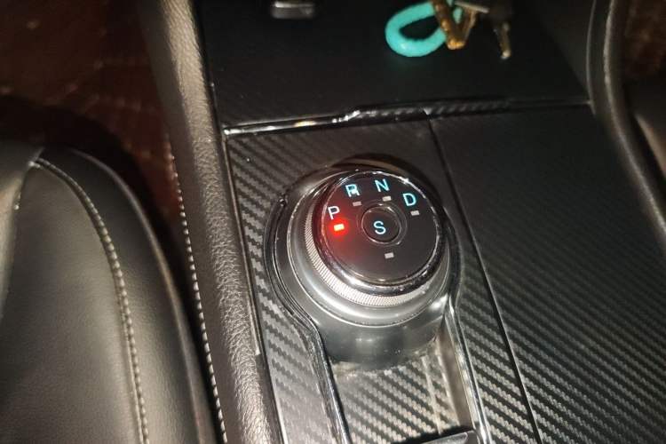 Used Ford Taurus 2015 EcoBoost 245 Fashion Edition Gear Lever