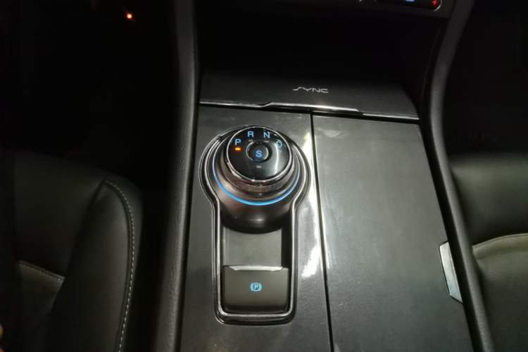 Used Ford Taurus 2015 EcoBoost 245 Ultimate Model Gear Lever
