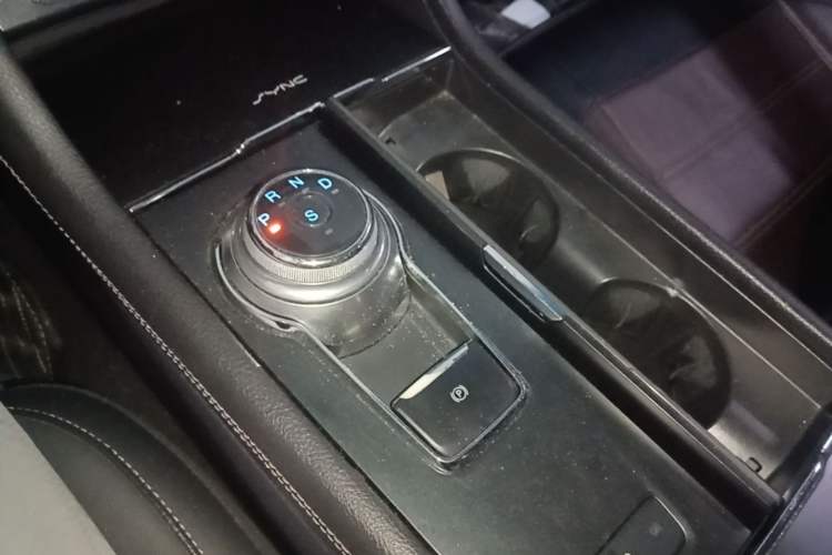 Used Ford Taurus 2015 EcoBoost 245 Fashion Edition Gear Lever