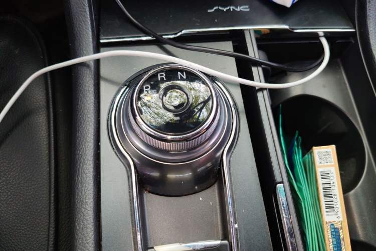 Used Ford Taurus 2015 EcoBoost 245 Fashion Edition Gear Lever
