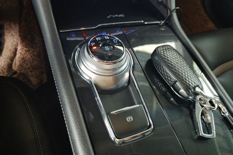 Used Ford Taurus 2015 EcoBoost 245 Luxury Model Gear Lever