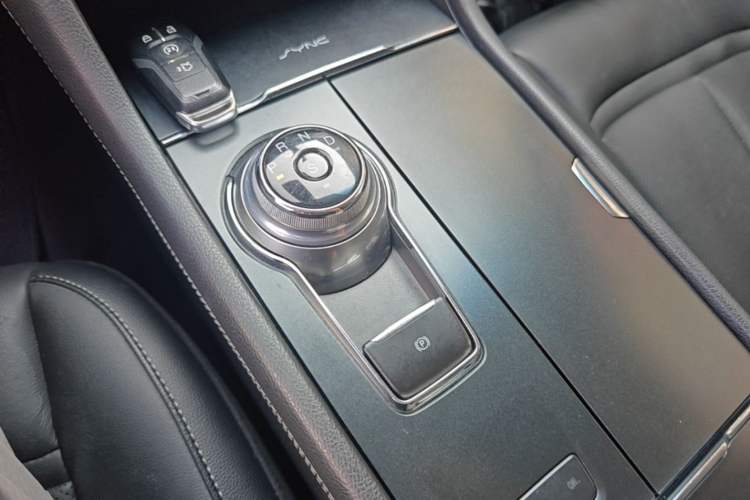 Used Ford Taurus 2015 EcoBoost 245 Fashion Edition Gear Lever