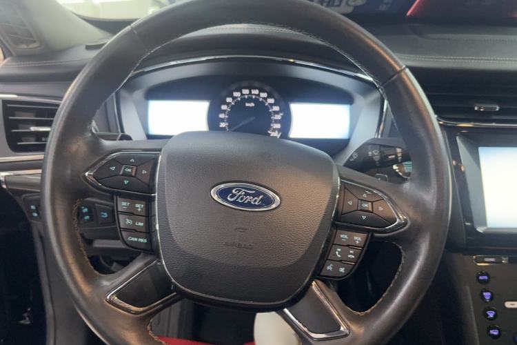 Used Ford Taurus 2015 EcoBoost 245 Luxury Model Interior 2