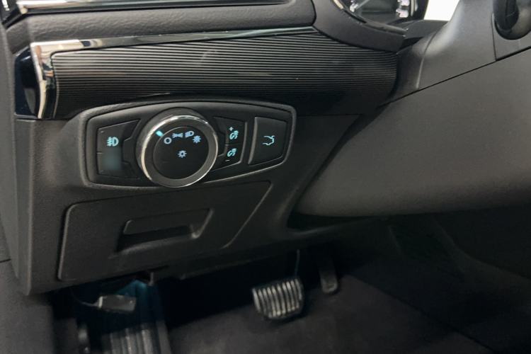 Used Ford Taurus 2015 EcoBoost 245 Luxury Model Interior 3