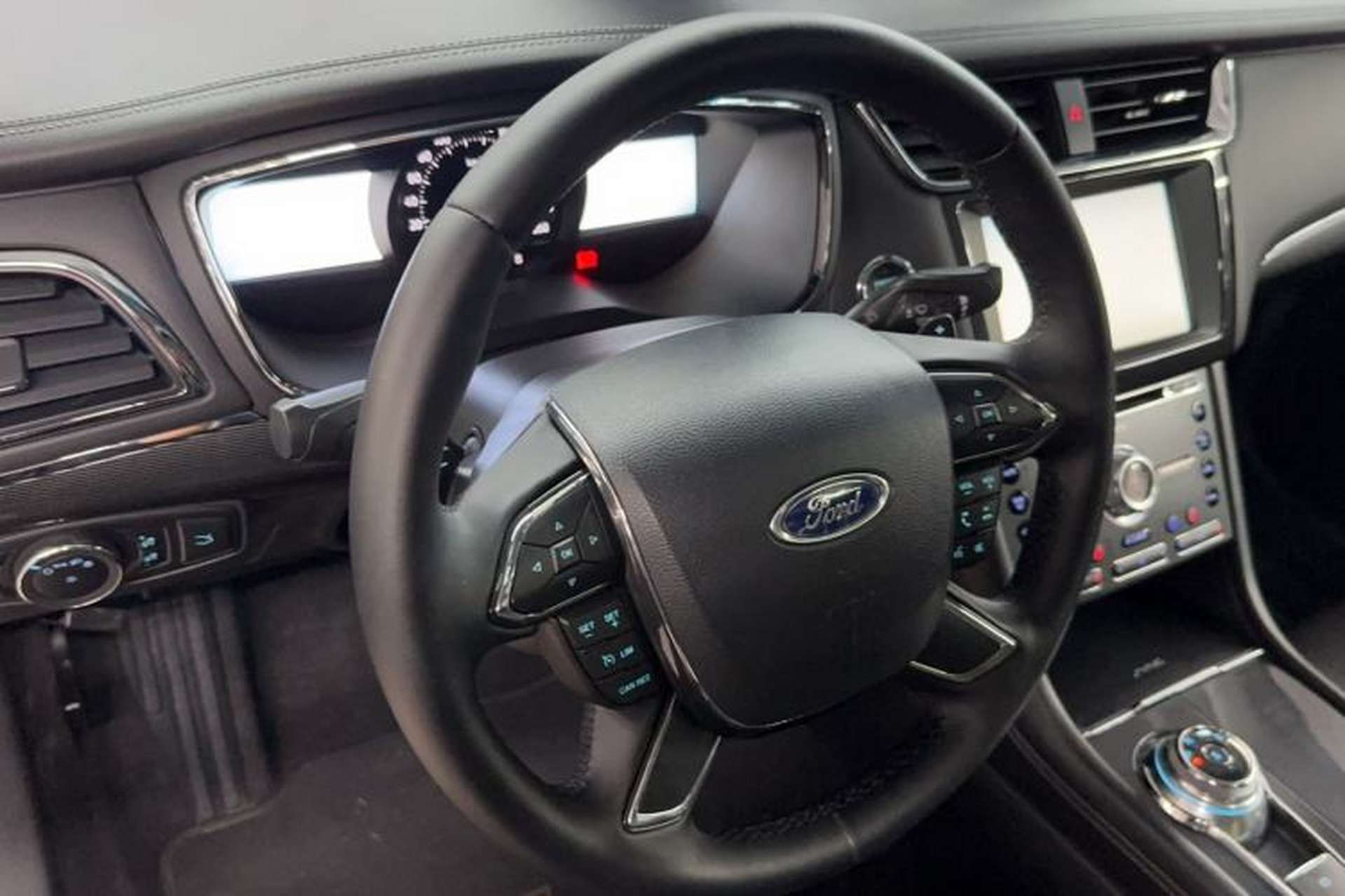 Used Ford Taurus 2015 EcoBoost 245 Luxury Model Interior 4