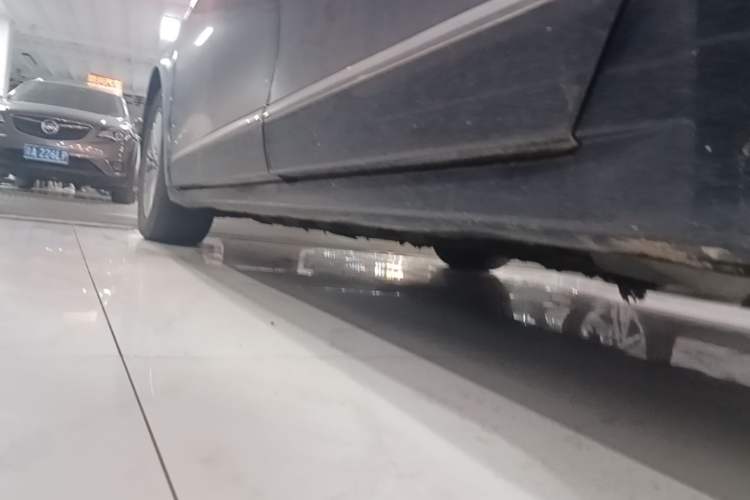 Used Ford Taurus 2015 EcoBoost 245 Fashion Edition Left Side Sill