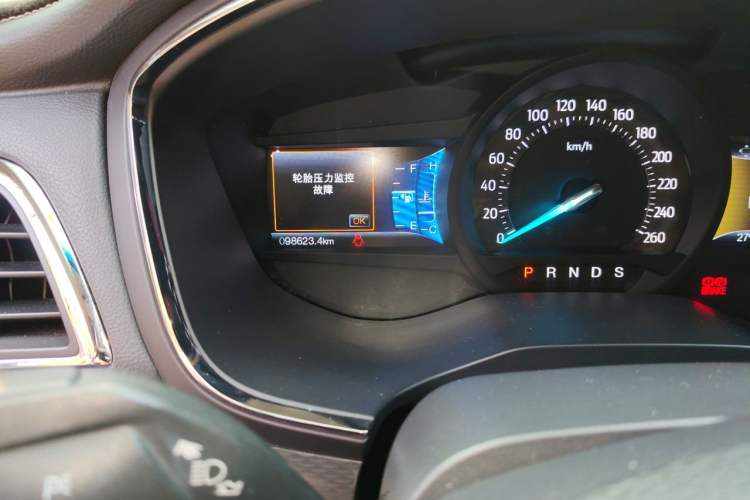 Used Ford Taurus 2015 EcoBoost 245 Fashion Edition Odometer Close Up