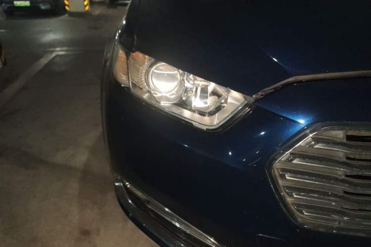 Used Ford Taurus 2015 EcoBoost 245 Fashion Edition Right Front Headlight