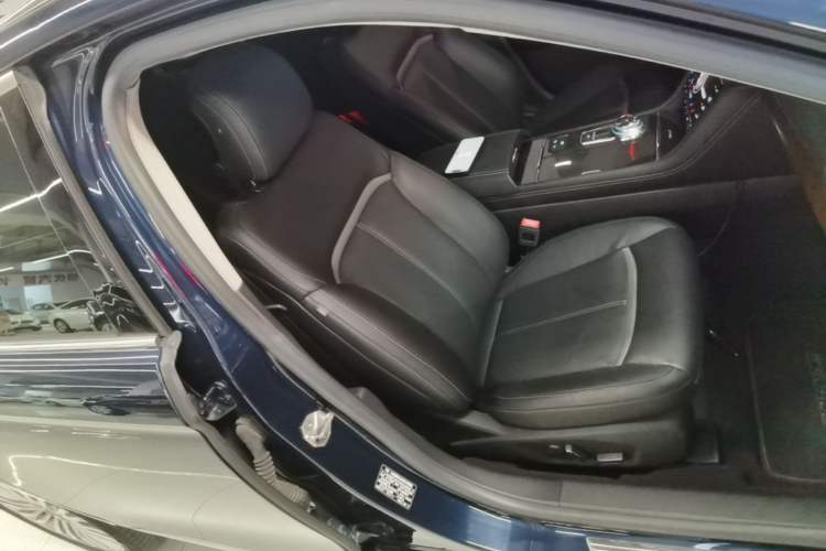 Used Ford Taurus 2015 EcoBoost 245 Ultimate Model Right Front Seat