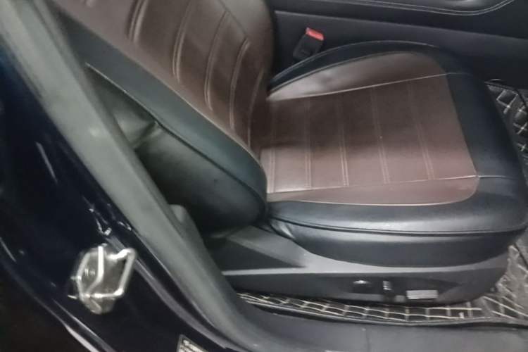 Used Ford Taurus 2015 EcoBoost 245 Fashion Edition Right Front Seat