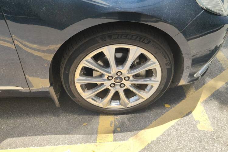 Used Ford Taurus 2015 EcoBoost 325 V6 Flagship Model Right Front Wheel Hub