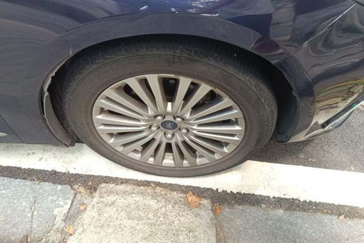 Used Ford Taurus 2015 EcoBoost 245 Luxury Model Right Front Wheel Hub