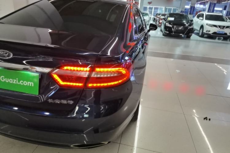 Used Ford Taurus 2015 EcoBoost 245 Ultimate Model Right Rear Taillight