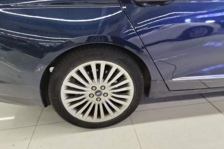 Used Ford Taurus 2015 EcoBoost 245 Ultimate Model Right Rear Wheel Hub
