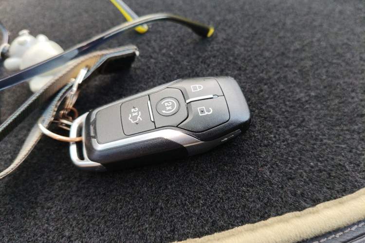Used Ford Taurus 2015 EcoBoost 245 Fashion Edition Vehicle Key