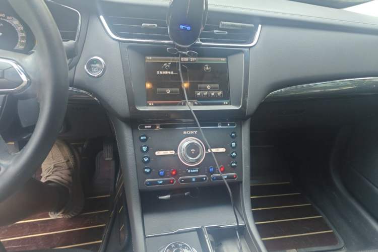 Used Ford Taurus 2015 EcoBoost 245 Luxury Model Audio And AC Panel