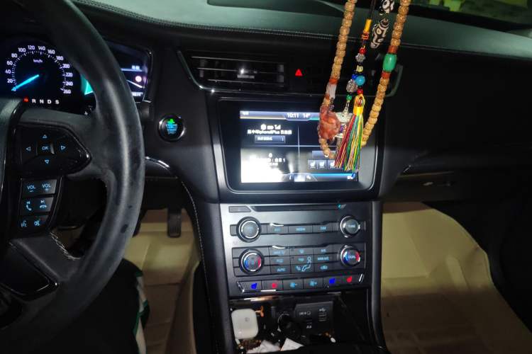 Used Ford Taurus 2015 EcoBoost 245 Fashion Edition Audio And AC Panel