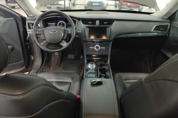 Used Ford Taurus 2015 EcoBoost 245 Luxury Model Center Console