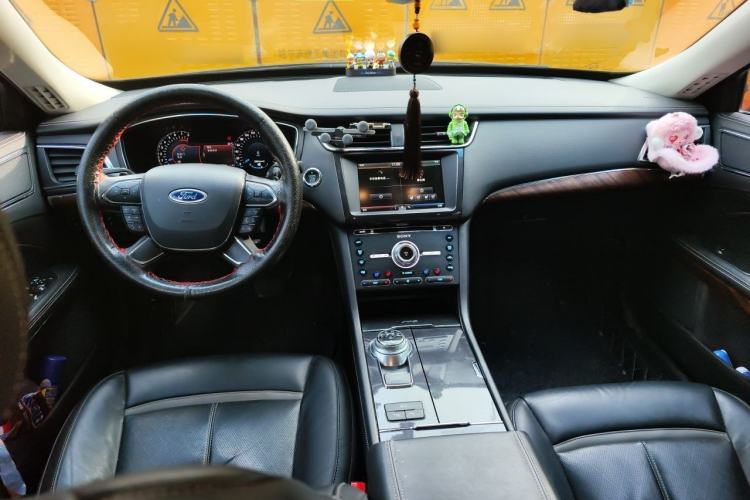 Used Ford Taurus 2015 EcoBoost 245 Ultimate Model Center Console