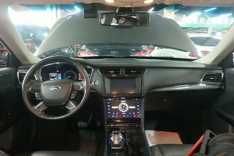 Used Ford Taurus 2015 EcoBoost 245 Luxury Model Center Console
