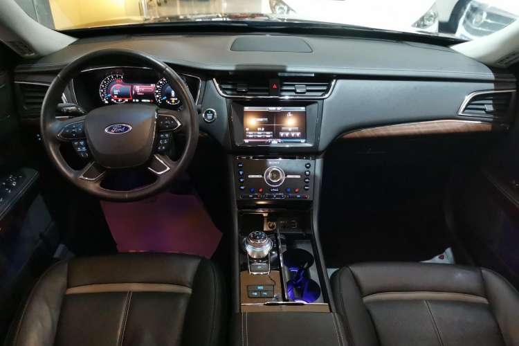 Used Ford Taurus 2015 EcoBoost 325 V6 Flagship Model Center Console