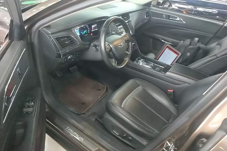 Used Ford Taurus 2015 EcoBoost 245 Luxury Model Driver Seat