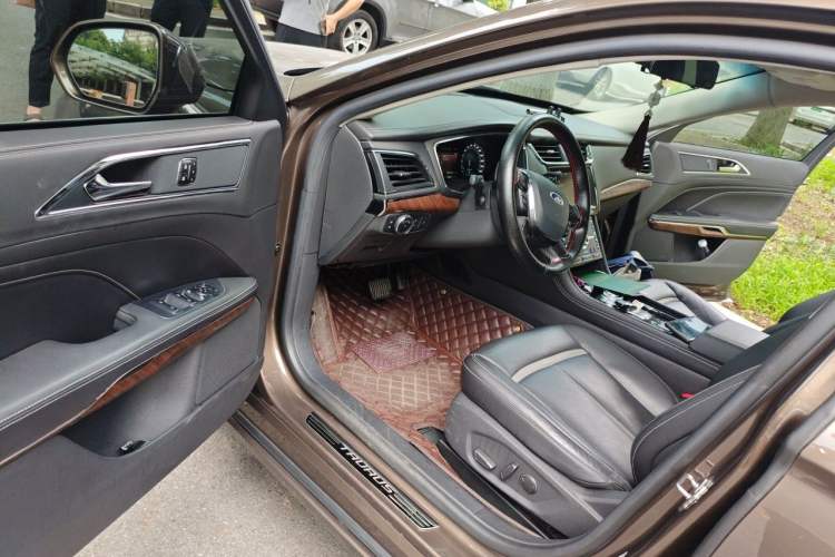 Used Ford Taurus 2015 EcoBoost 245 Luxury Model Driver Seat