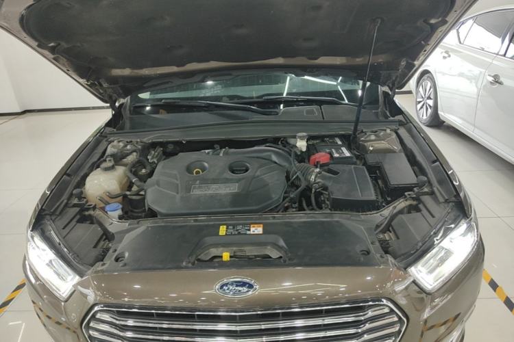 Used Ford Taurus 2015 EcoBoost 245 Luxury Model Engine Bay