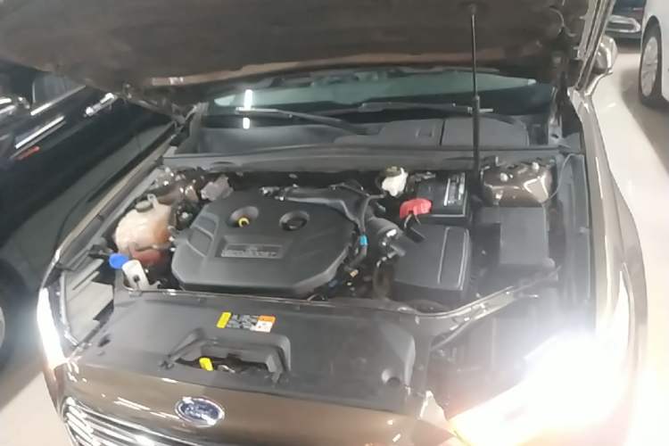 Used Ford Taurus 2015 EcoBoost 245 Luxury Model Engine Bay