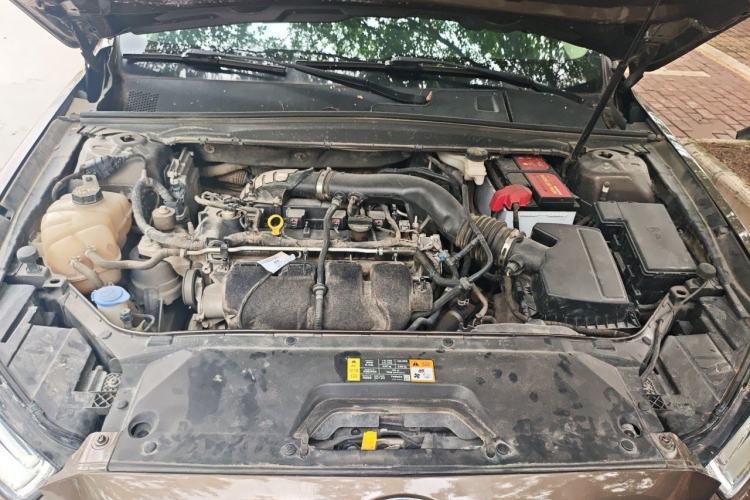Used Ford Taurus 2015 EcoBoost 245 Luxury Model Engine Bay
