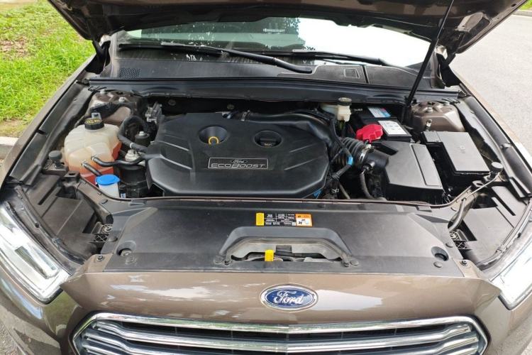 Used Ford Taurus 2015 EcoBoost 245 Luxury Model Engine Bay