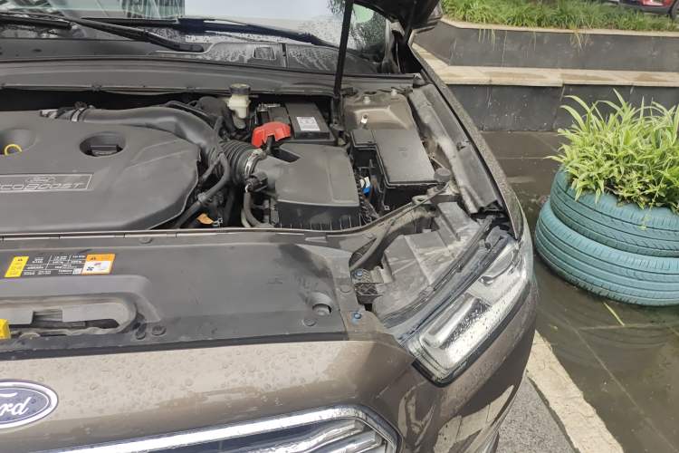 Used Ford Taurus 2015 EcoBoost 245 Luxury Model Engine Bay Left