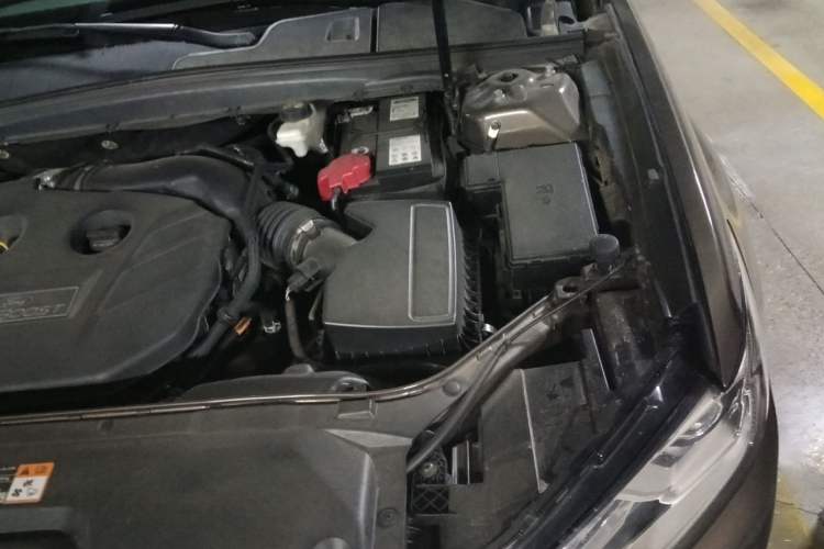 Used Ford Taurus 2015 EcoBoost 245 Luxury Model Engine Bay Left