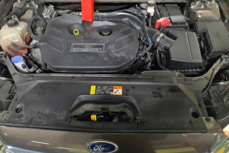 Used Ford Taurus 2015 EcoBoost 245 Fashion Edition Engine Bay