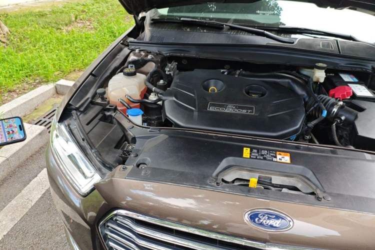 Used Ford Taurus 2015 EcoBoost 245 Luxury Model Engine Bay Right
