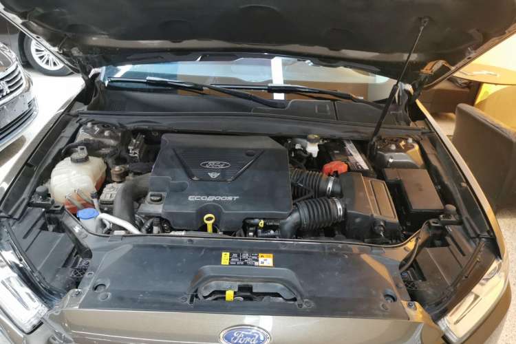 Used Ford Taurus 2015 EcoBoost 325 V6 Flagship Model Engine Bay