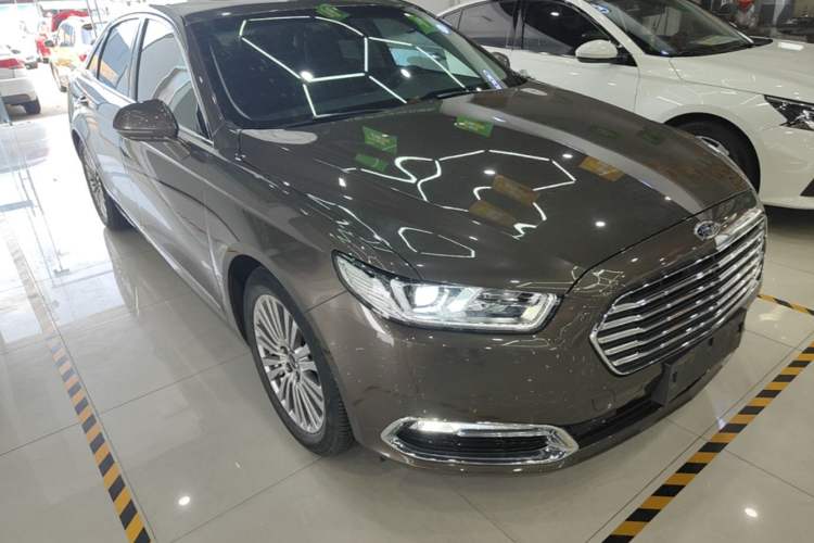 Used Ford Taurus 2015 EcoBoost 245 Luxury Model Front Right 45 Deg
