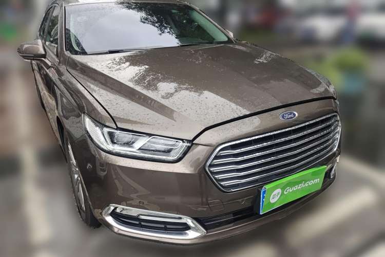 Used Ford Taurus 2015 EcoBoost 245 Luxury Model Front Right 45 Deg