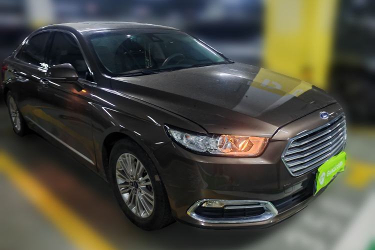 Used Ford Taurus 2015 EcoBoost 245 Fashion Edition Front Right 45 Deg