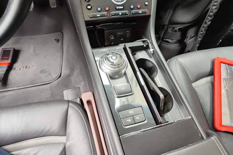 Used Ford Taurus 2015 EcoBoost 245 Ultimate Model Gear Lever