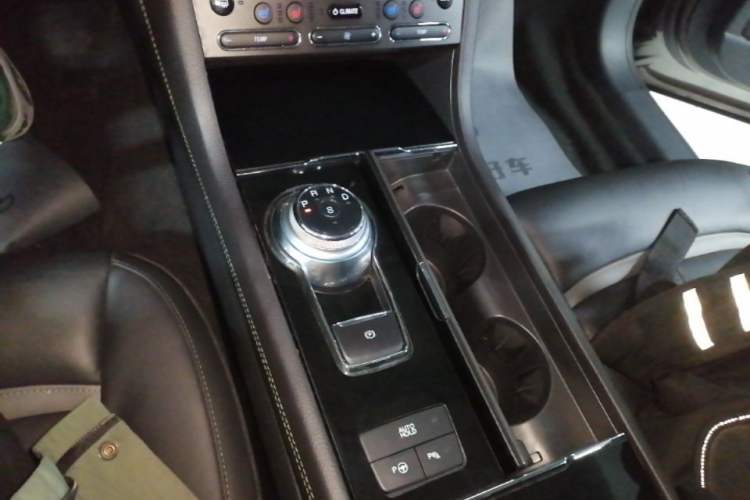 Used Ford Taurus 2015 EcoBoost 245 Ultimate Model Gear Lever