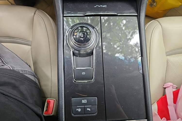 Used Ford Taurus 2015 EcoBoost 245 Ultimate Model Gear Lever