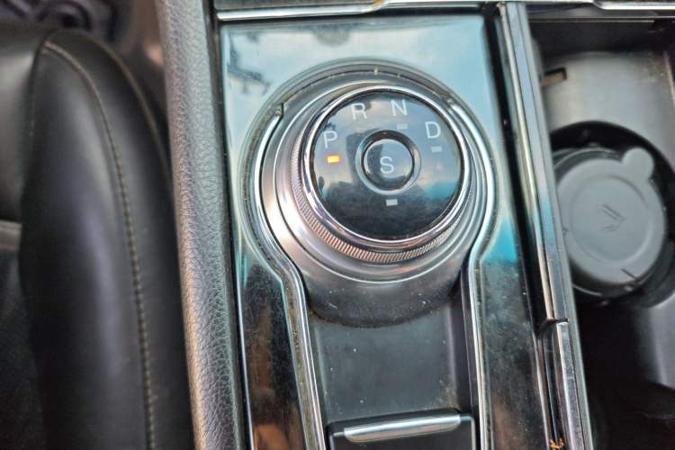 Used Ford Taurus 2015 EcoBoost 245 Ultimate Model Gear Lever