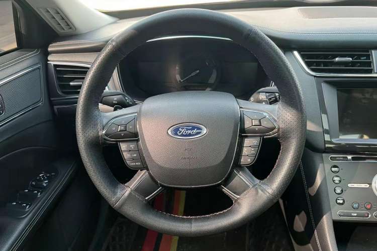 Used Ford Taurus 2015 EcoBoost 245 Luxury Model Interior 2