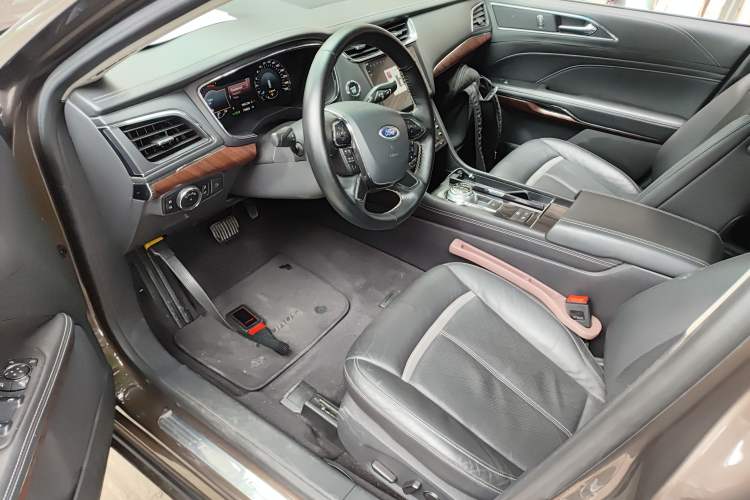 Used Ford Taurus 2015 EcoBoost 245 Ultimate Model Interior 3