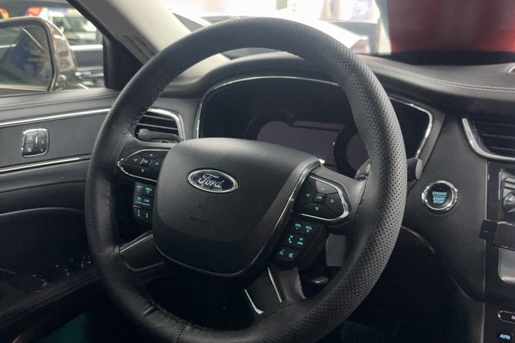 Used Ford Taurus 2015 EcoBoost 245 Ultimate Model Interior 4