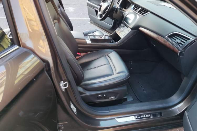 Used Ford Taurus 2015 EcoBoost 245 Ultimate Model Interior 5
