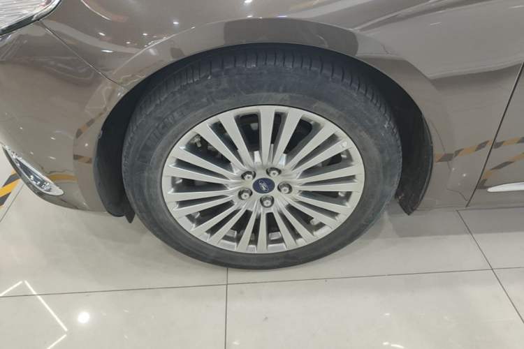 Used Ford Taurus 2015 EcoBoost 245 Luxury Model Left Front Wheel Hub