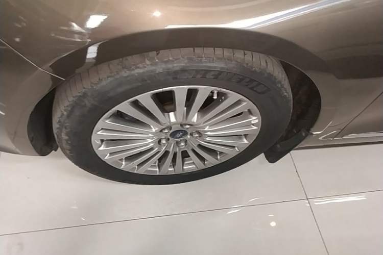 Used Ford Taurus 2015 EcoBoost 245 Luxury Model Left Front Wheel Hub