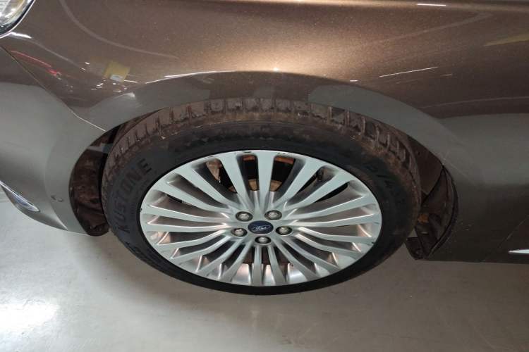 Used Ford Taurus 2015 EcoBoost 245 Ultimate Model Left Front Wheel Hub